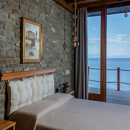 Kshira Oasis - Boutique Beachfront & Restaurant Qeparo