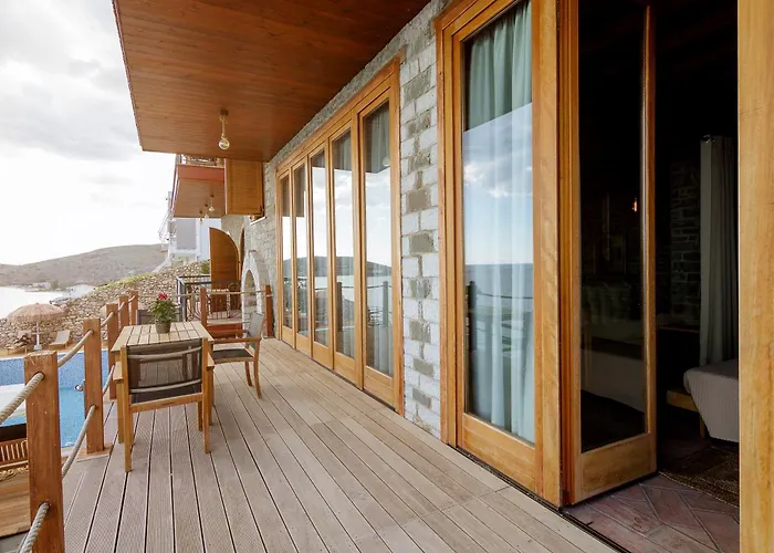 Hotel Kshira Oasis - Boutique Beachfront & Restaurant Qeparo
